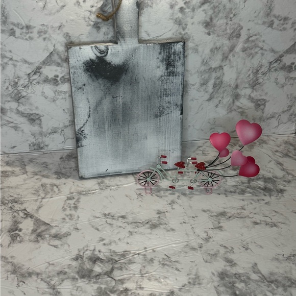 Decorative rustic cutting board. - Picture 3 of 5